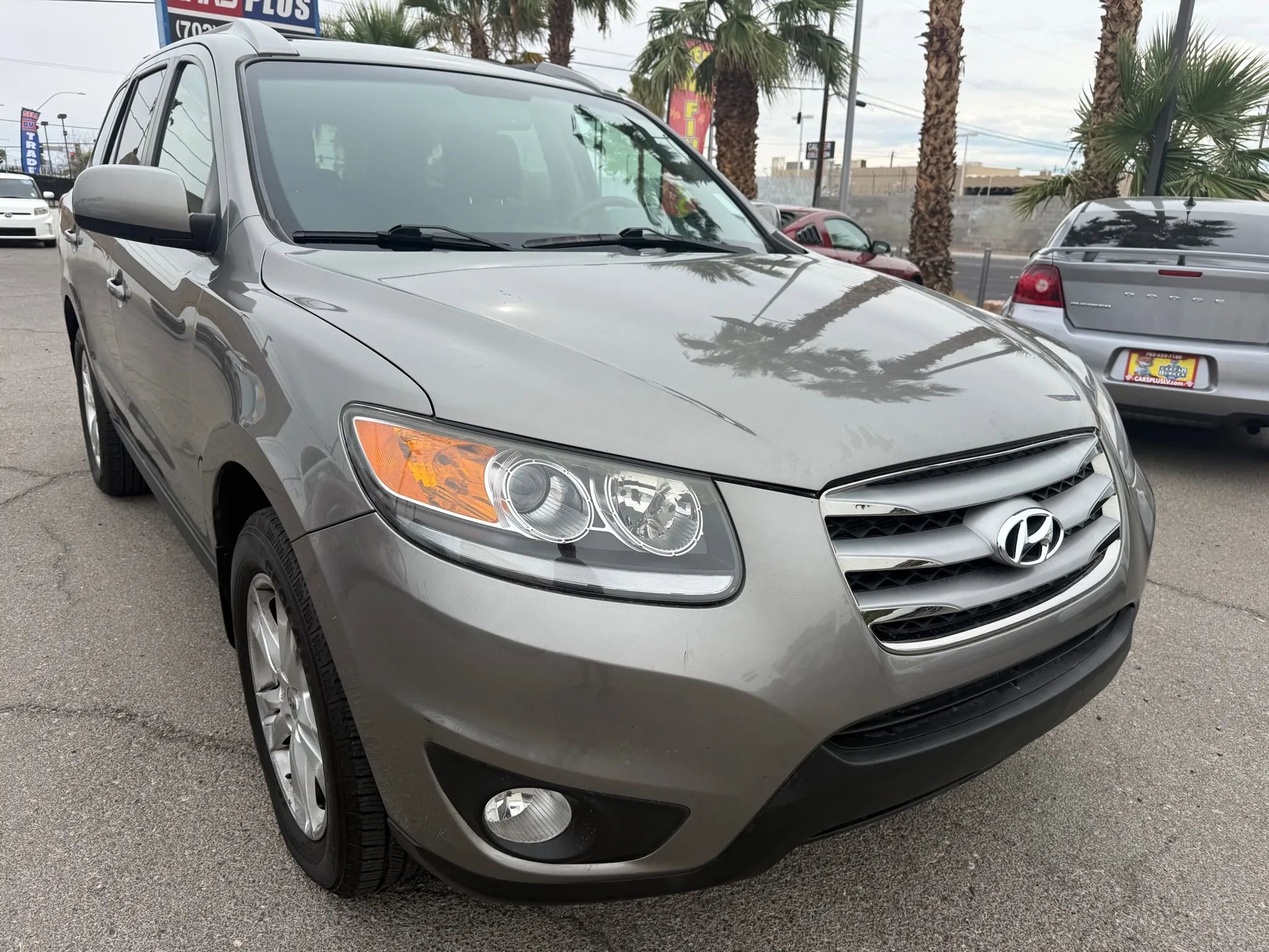 Used 2012 Hyundai Santa Fe SE image 1