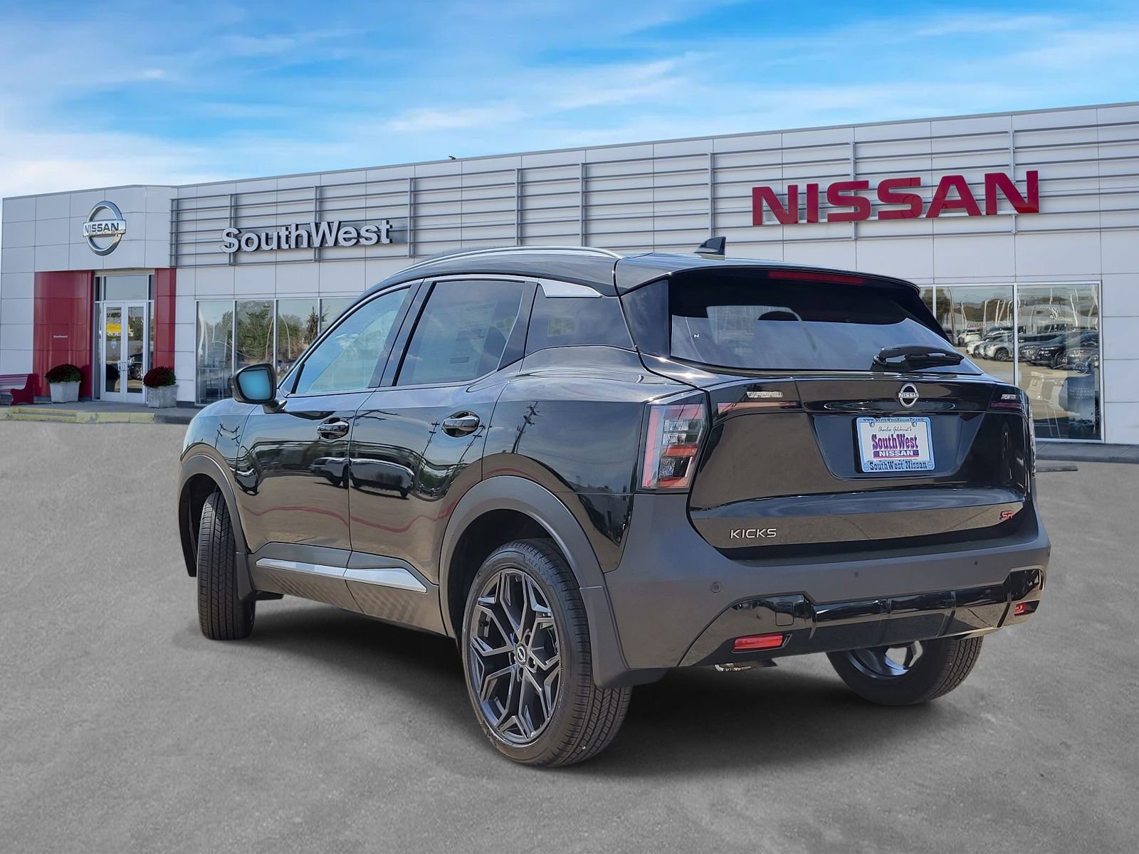 New 2026 Nissan Kicks SR FWD image 8
