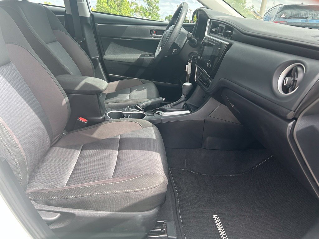 Used 2017 Toyota Corolla LE w/ Carpet Mat Package (TMS) FWD image 30