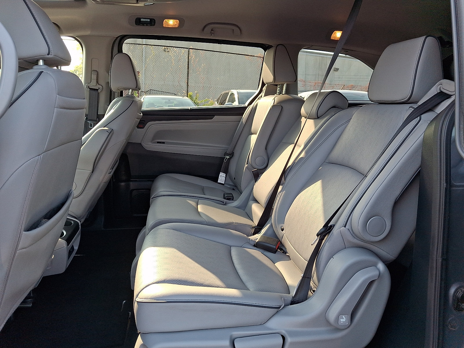 Used 2023 Honda Odyssey Elite image 11
