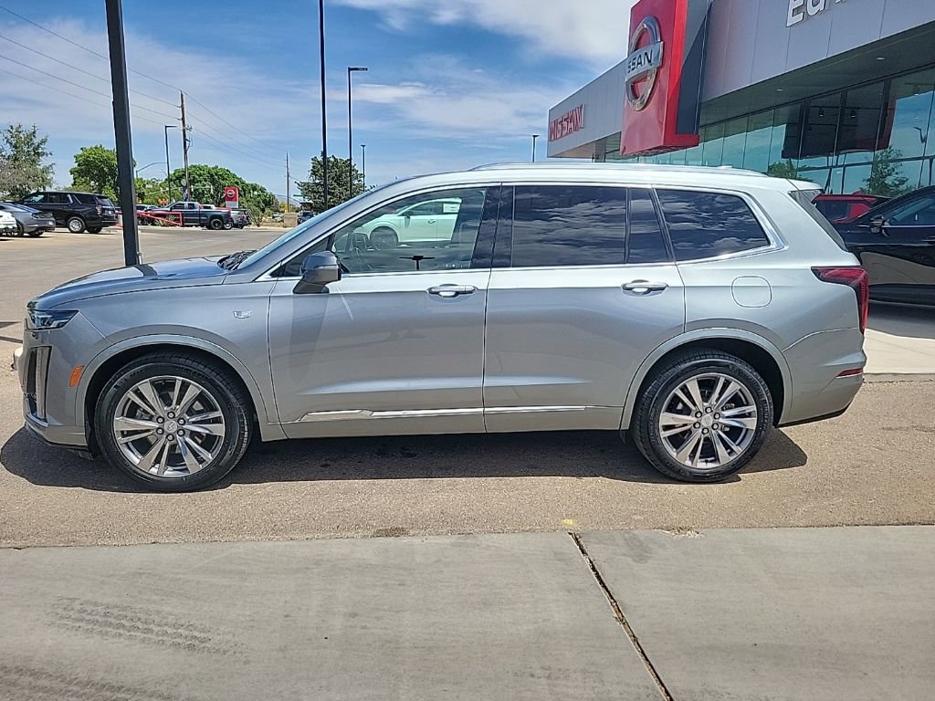 Used 2025 Cadillac XT6 Premium Luxury FWD image 4