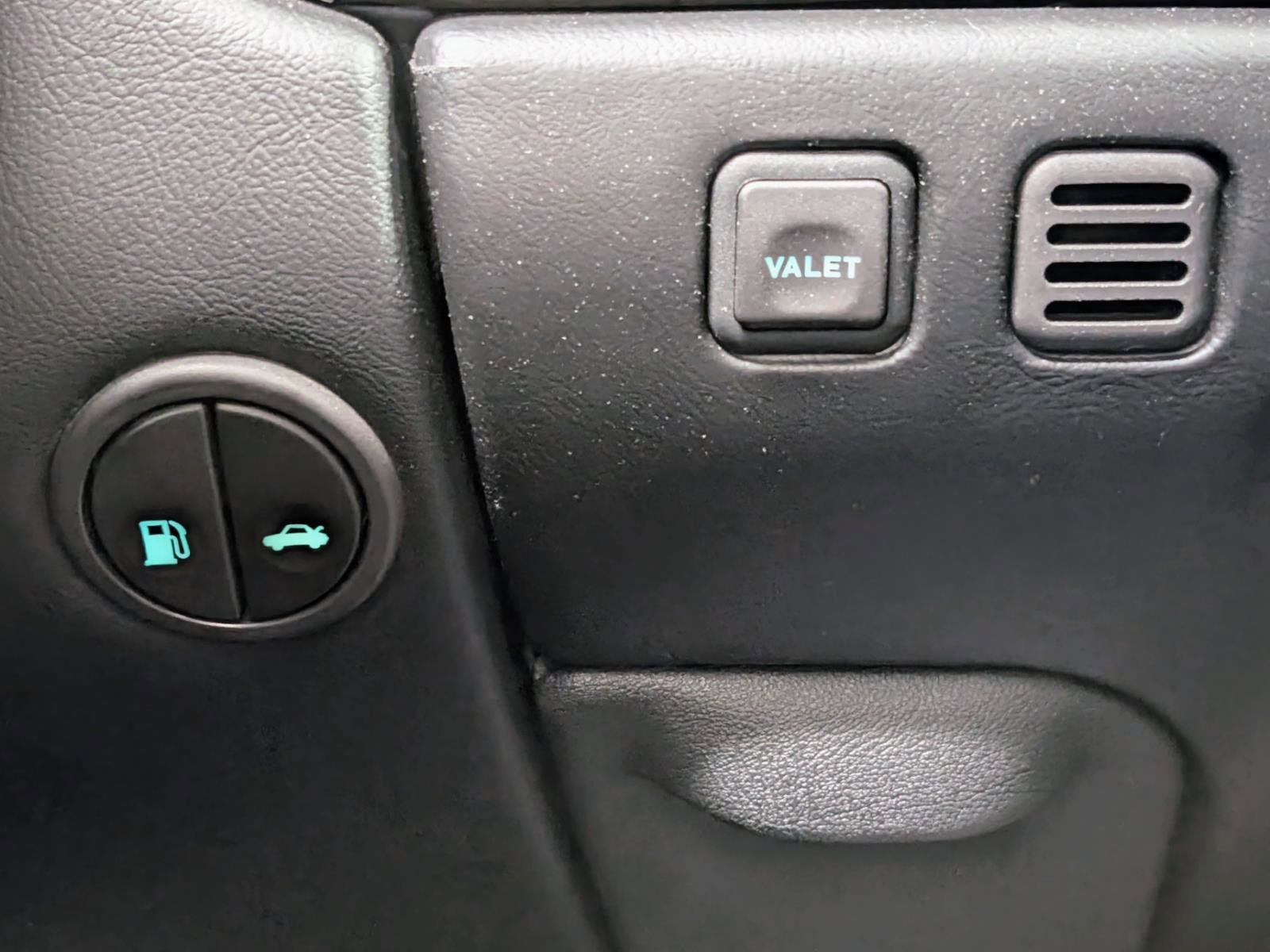 Used 2001 Jaguar XKR Convertible image 33