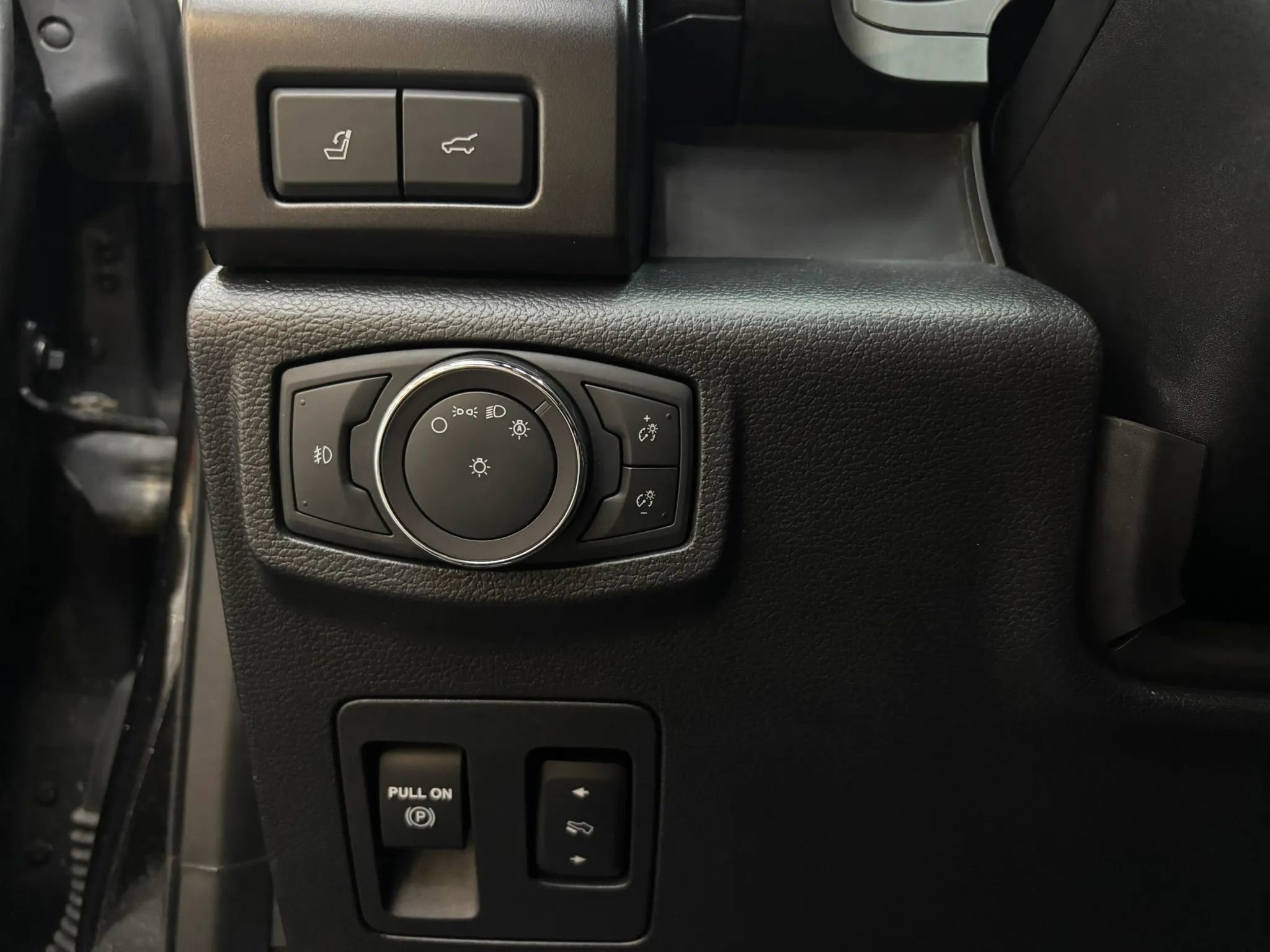 Used 2018 Ford Expedition Max Limited w/ Equipment Group 302A AWD/4WD image 18