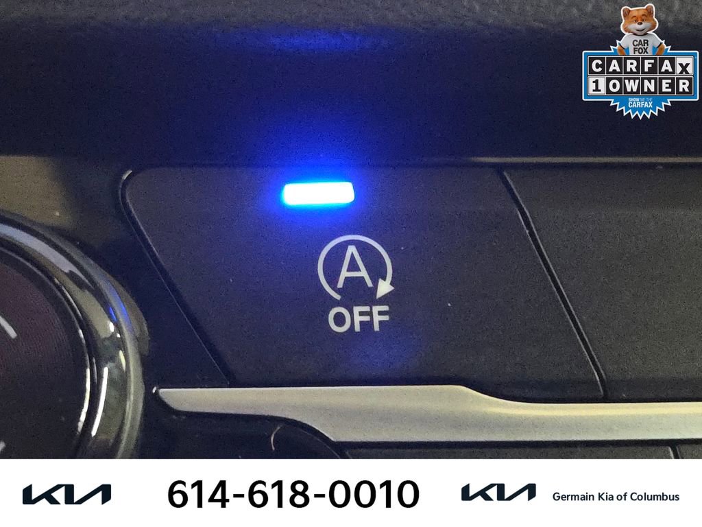 Used 2023 Chrysler Voyager LX image 31