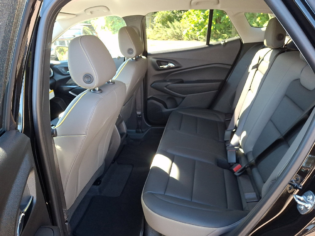 Used 2026 Chevrolet Trax ACTIV w/ Driver Confidence Package FWD image 16