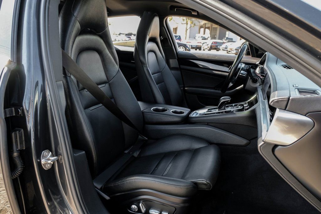 Used 2019 Porsche Panamera 4 image 32