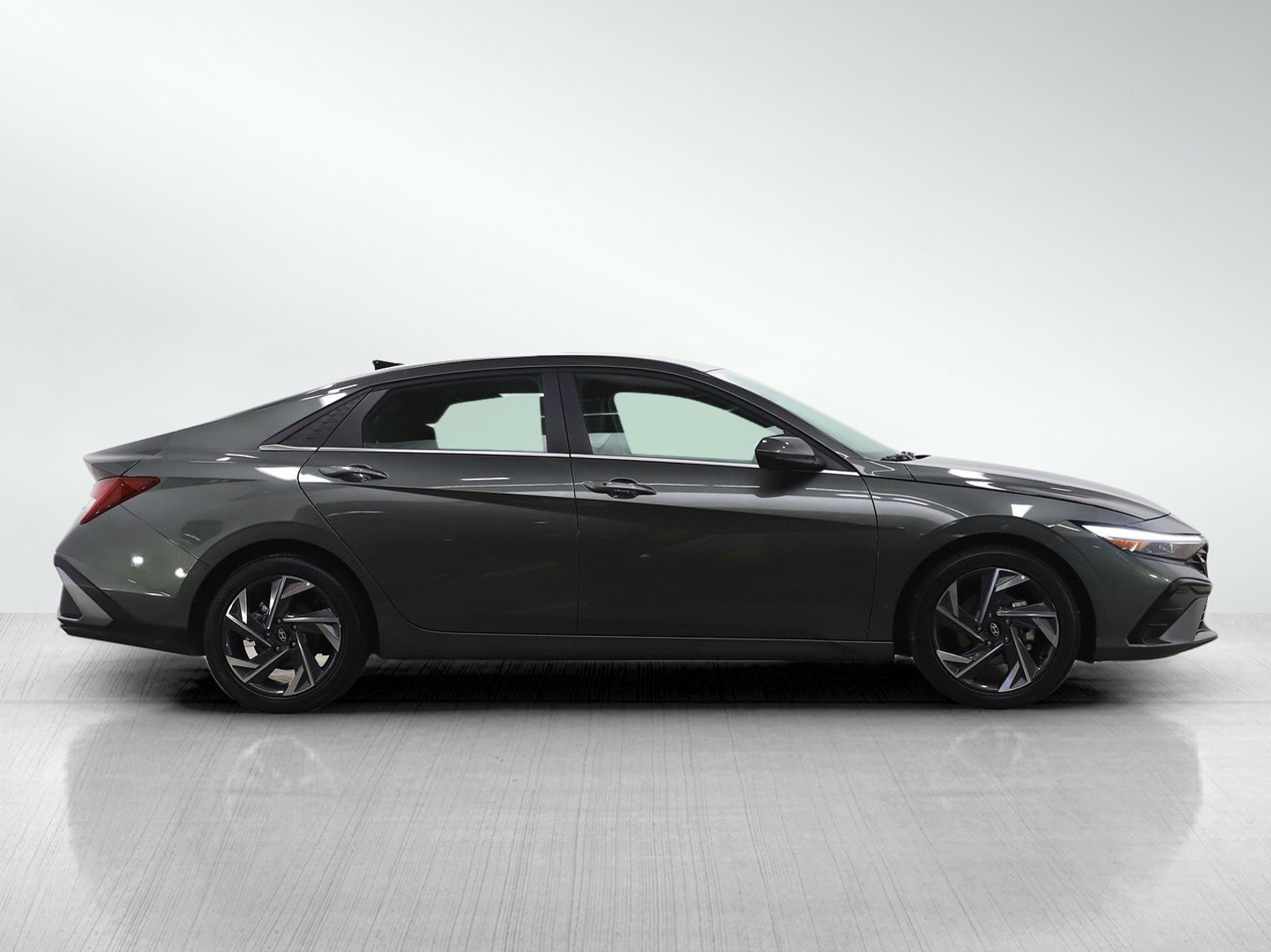 Used 2024 Hyundai Elantra SEL w/ Convenience Package image 6