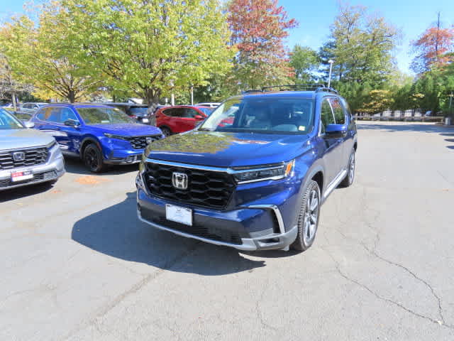Certified 2024 Honda Pilot Touring image 1