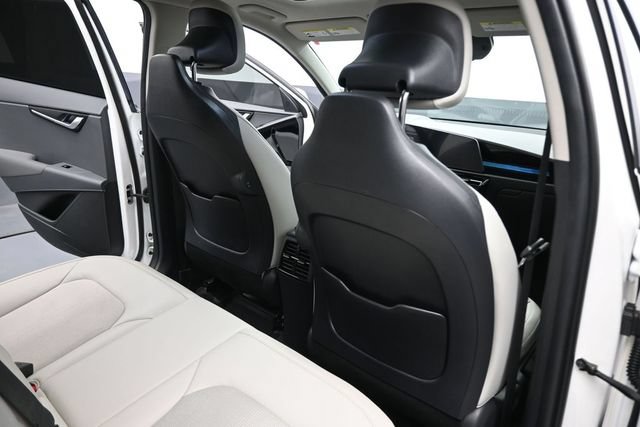 Used 2024 Kia Niro EX Touring FWD image 16