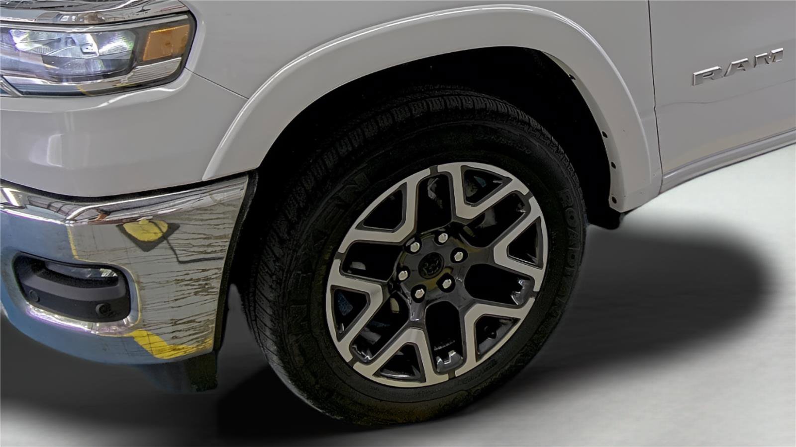 Used 2025 RAM 1500 Laramie AWD/4WD image 22