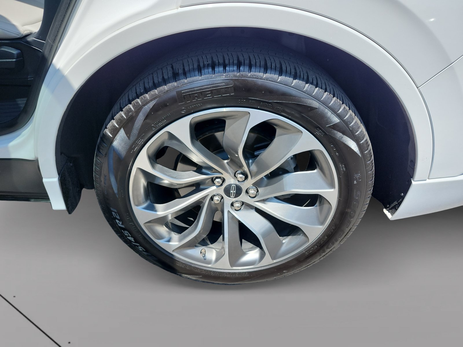 Used 2025 Lincoln Aviator AWD w/ Jet Appearance Package image 14