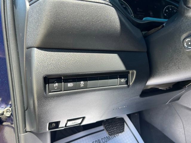 Used 2023 Toyota Venza LE image 27