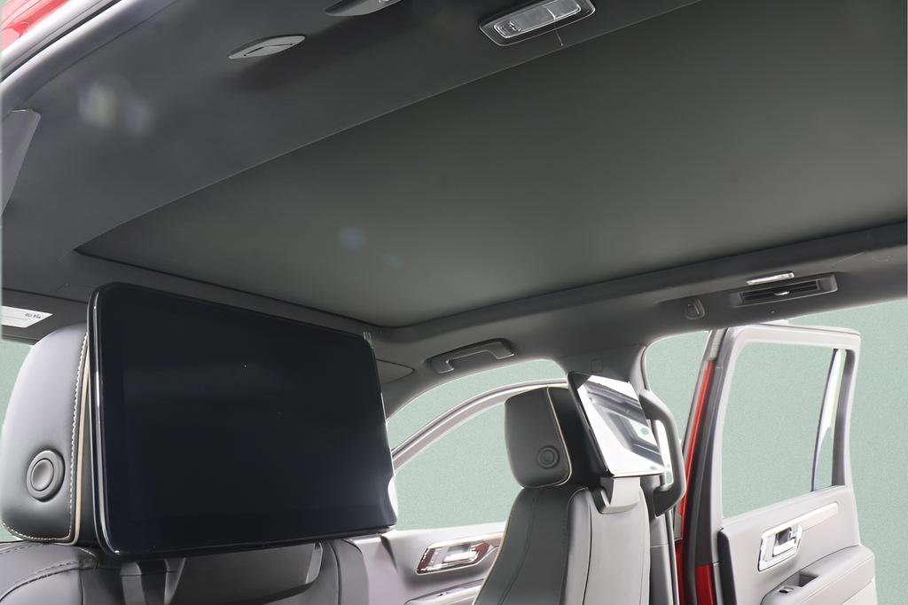 New 2026 Chevrolet Suburban Premier image 9