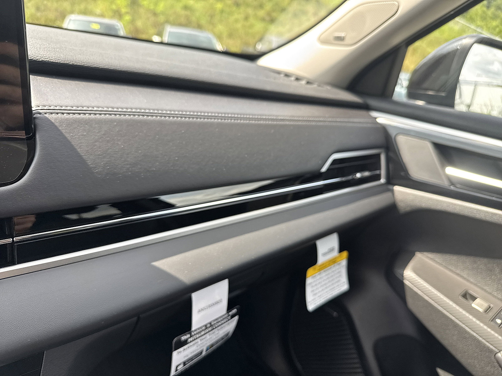 New 2025 Mitsubishi Outlander SE image 23