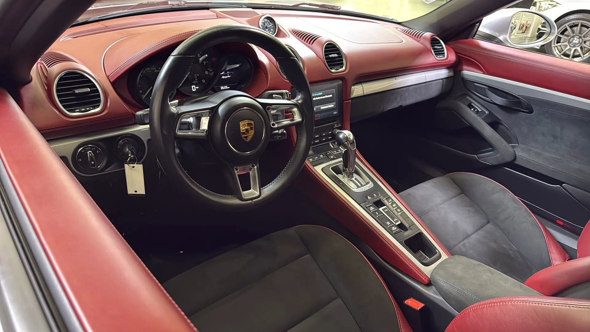 Used 2022 Porsche 718 Boxster Spyder RWD image 25