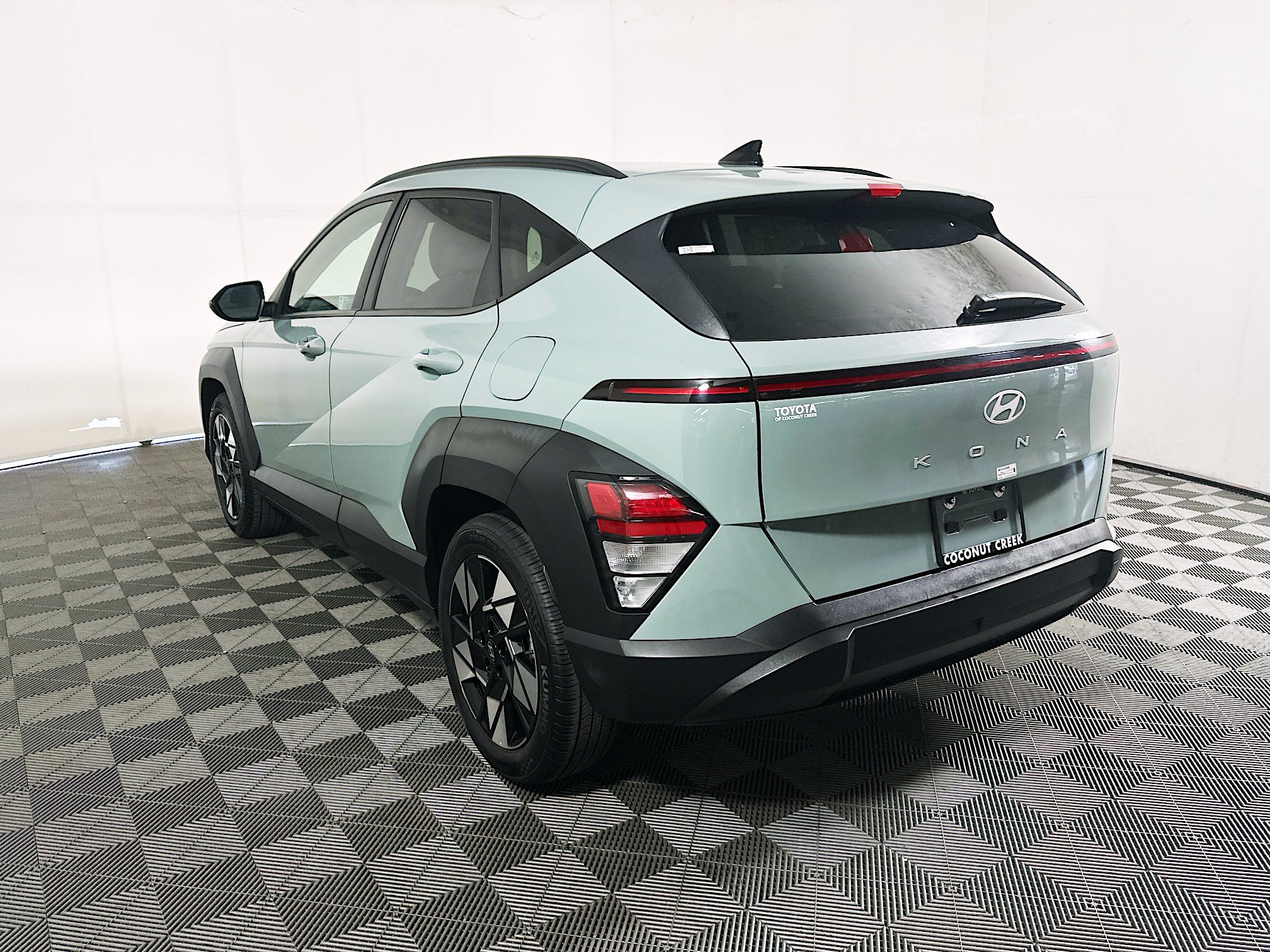 Used 2025 Hyundai Kona SEL FWD image 5