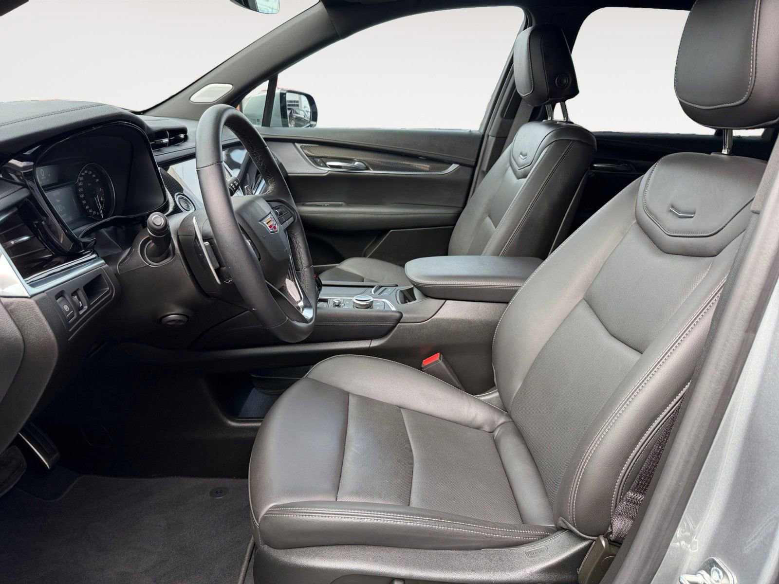 Used 2025 Cadillac XT6 Sport image 9