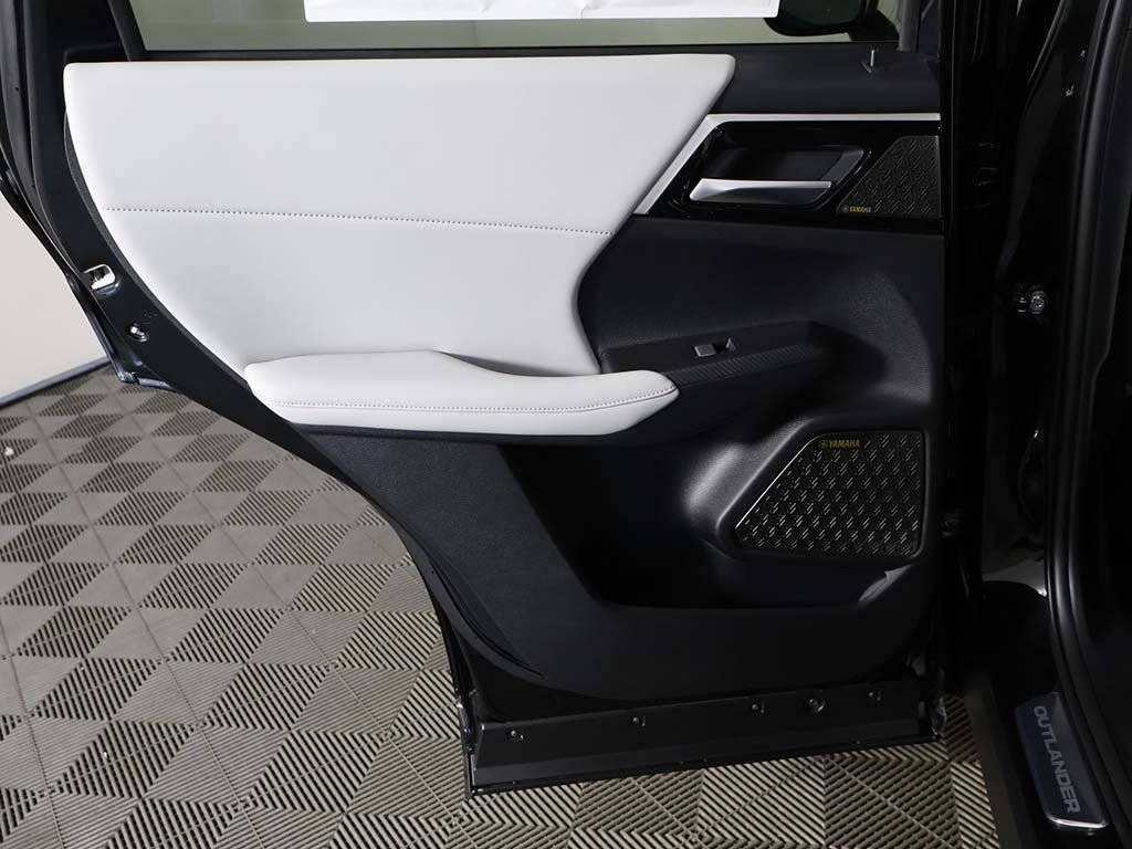 New 2025 Mitsubishi Outlander SE AWD/4WD image 28