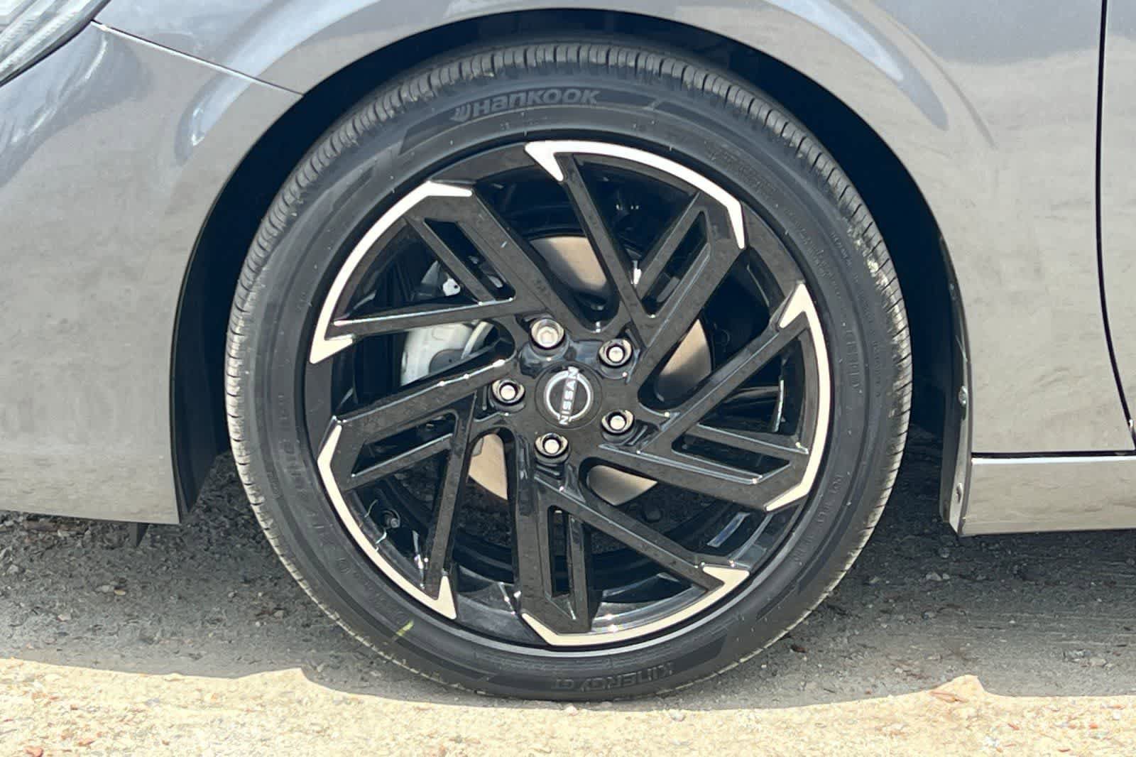 New 2026 Nissan Sentra SR FWD image 32