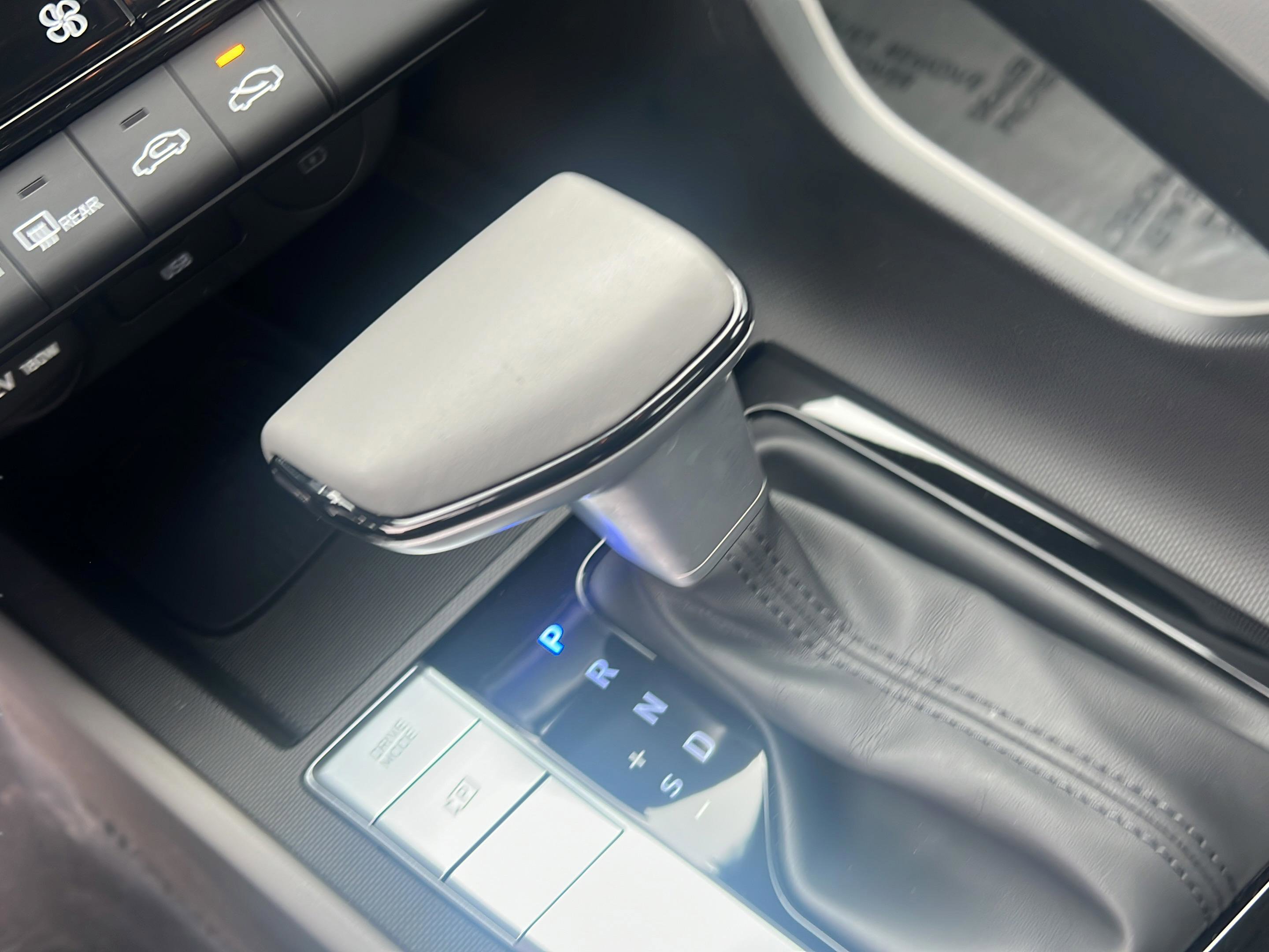 Certified 2025 Hyundai Elantra Sport image 17