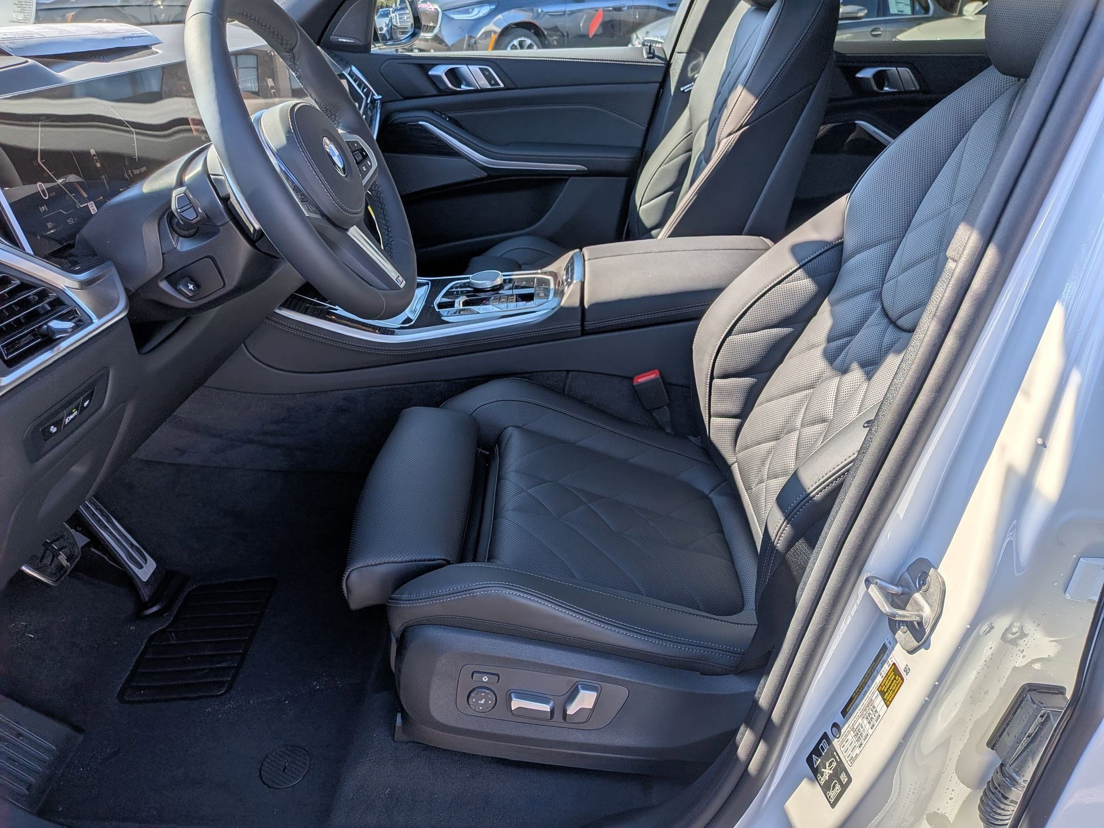 New 2026 BMW X5 xDrive40i w/ M Sport Package AWD/4WD image 15