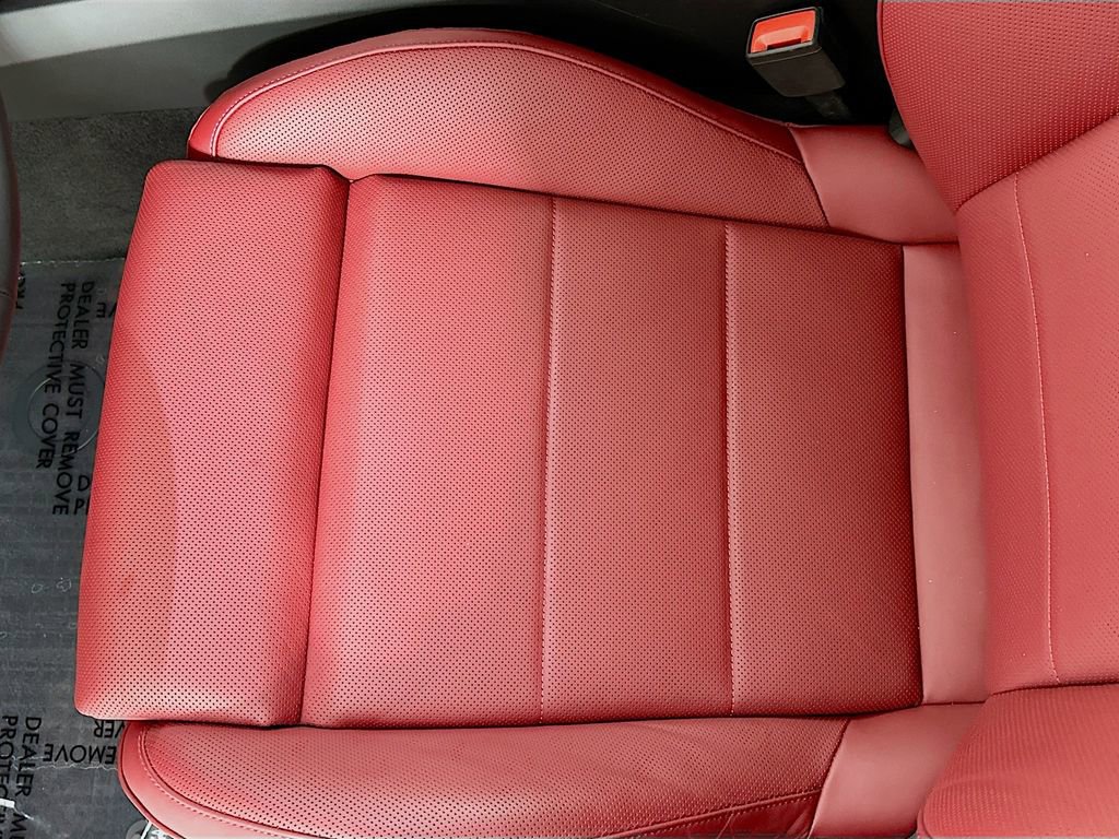 Certified 2025 Porsche Macan Electric image 22