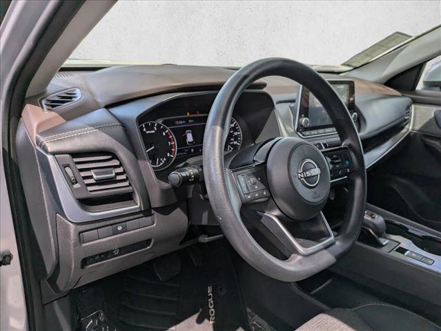 Used 2023 Nissan Rogue SV image 10