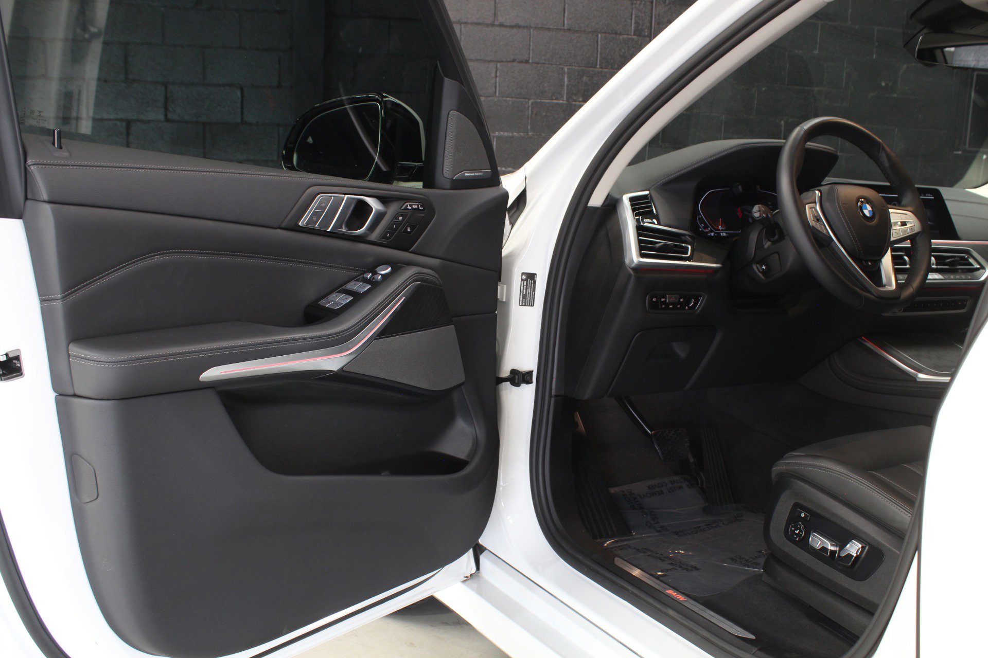 Used 2022 BMW X7 xDrive40i w/ Executive Package AWD/4WD image 29