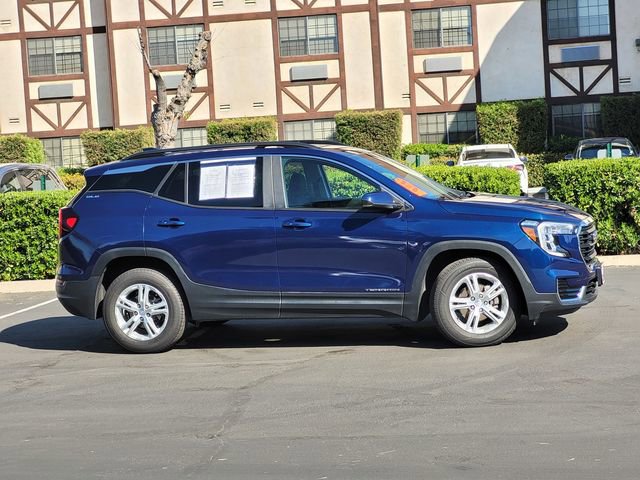 Used 2022 GMC Terrain SLE w/ Driver Convenience Package image 4