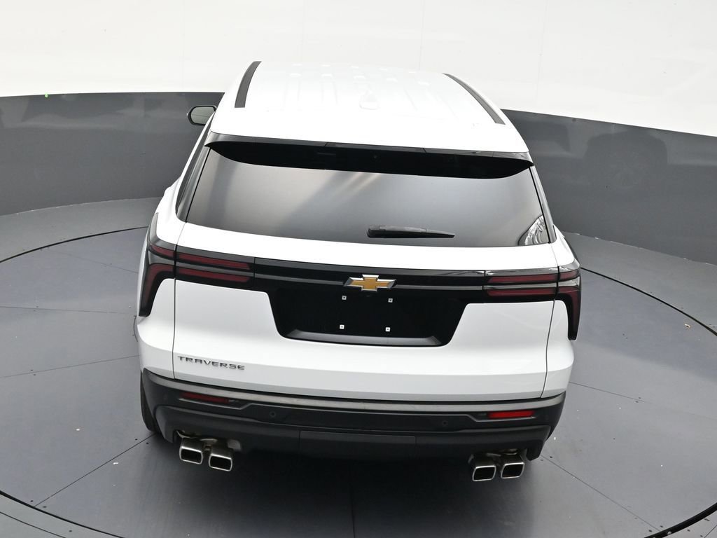 Used 2024 Chevrolet Traverse LS FWD image 16