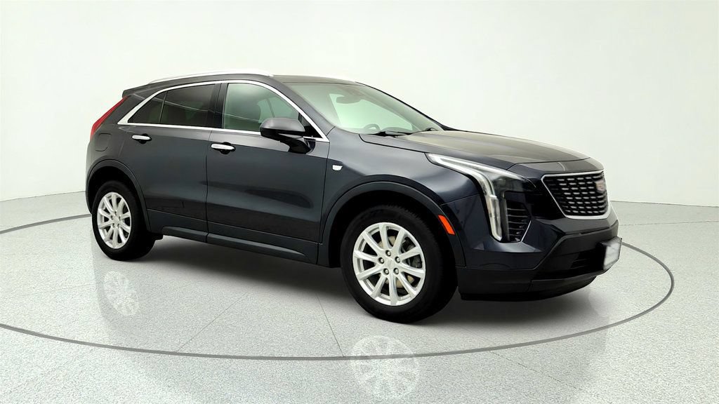 Used 2023 Cadillac XT4 Luxury w/ Cold Weather Package AWD/4WD image 3