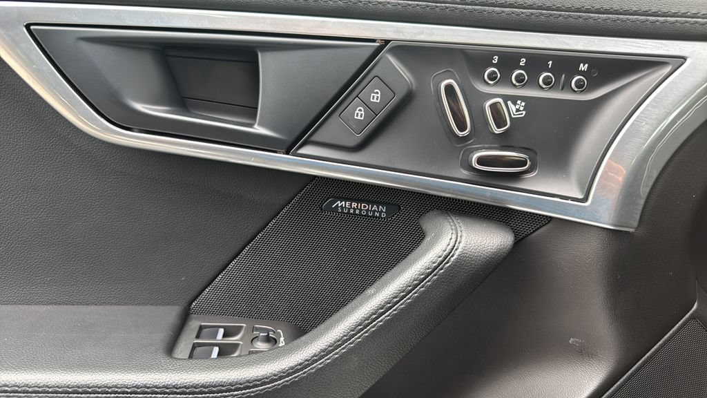 Used 2023 Jaguar F-TYPE Convertible RWD image 25