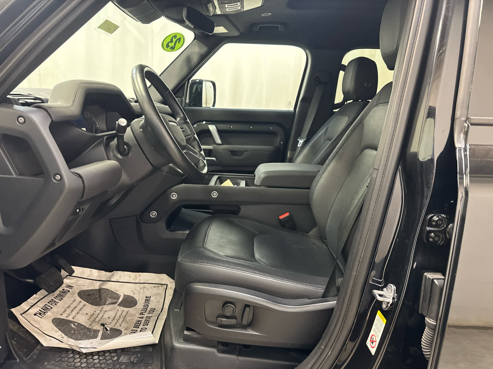 Used 2023 Land Rover Defender 110 X-Dynamic SE image 4