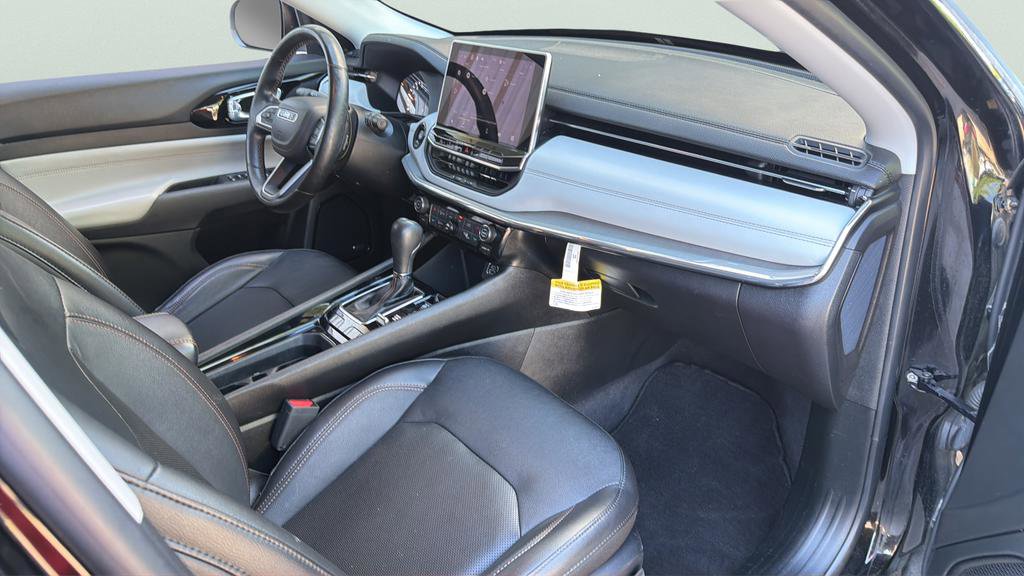 Used 2022 Jeep Compass Limited w/ Sun and Sound Group image 23