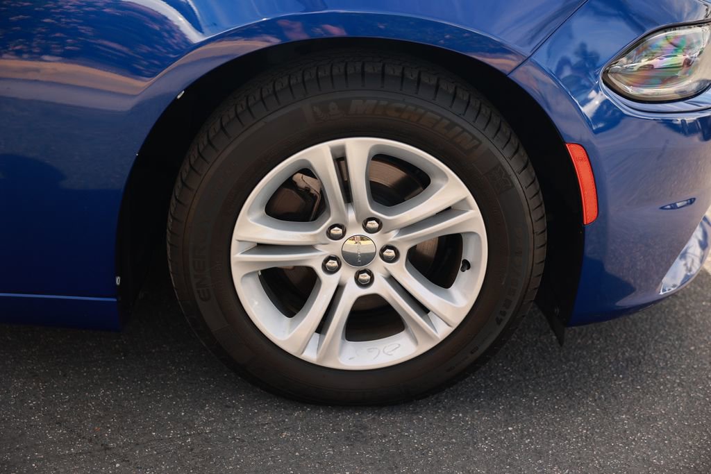 Used 2020 Dodge Charger SXT w/ Driver Convenience Group image 8