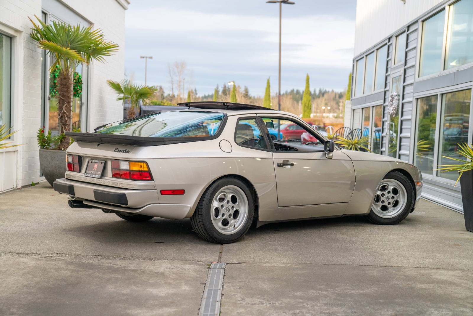 Used 1986 Porsche 944 Turbo RWD image 10