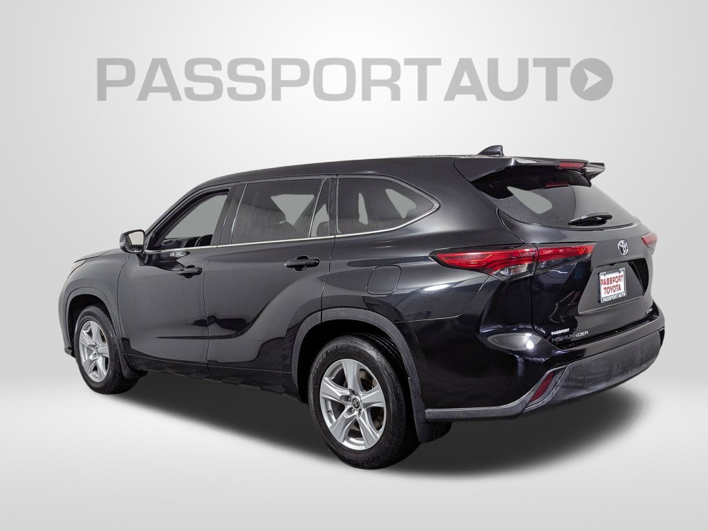 Used 2021 Toyota Highlander LE AWD/4WD image 4
