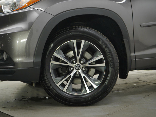Used 2016 Toyota Highlander XLE AWD/4WD image 30