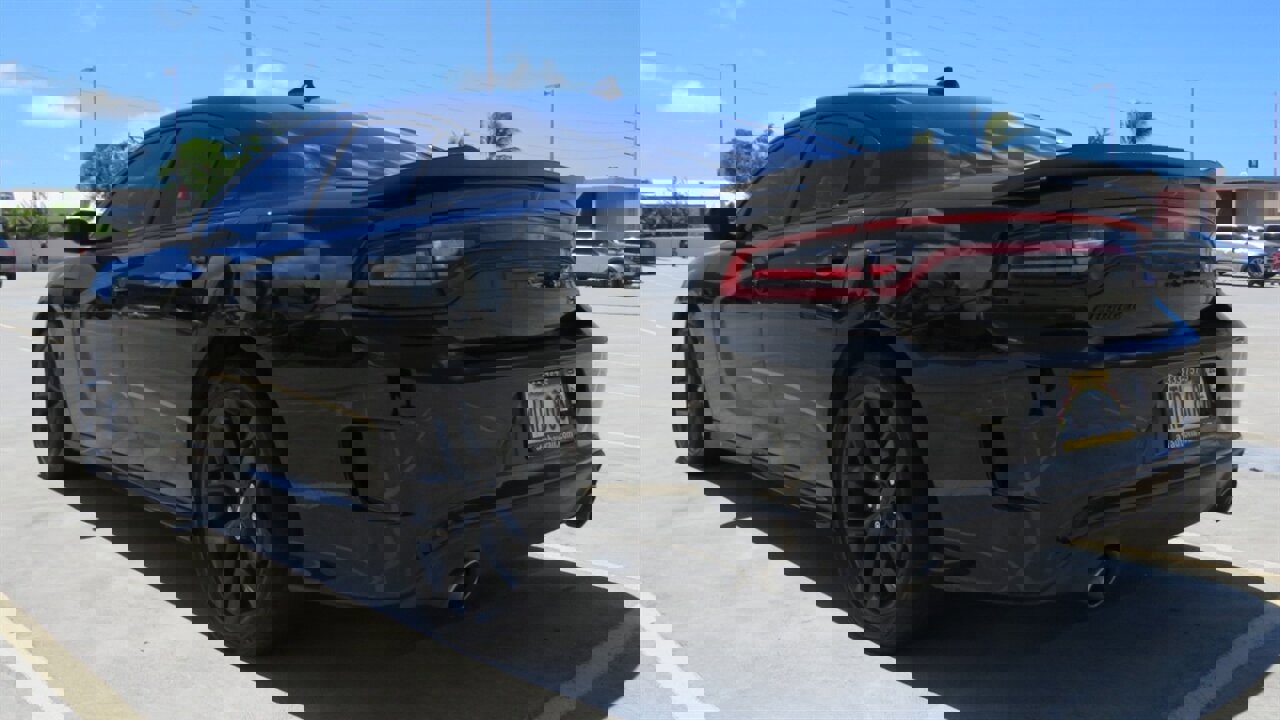 Used 2019 Dodge Charger R/T w/ Plus Group RWD image 4