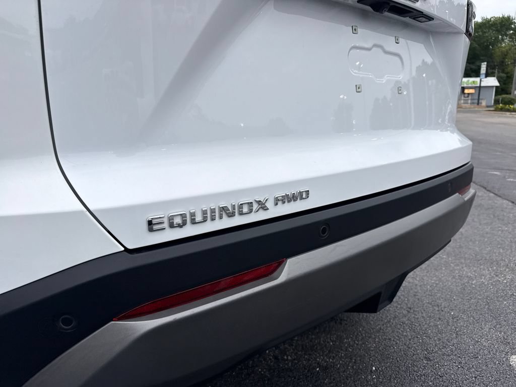 Used 2026 Chevrolet Equinox LT AWD/4WD image 11