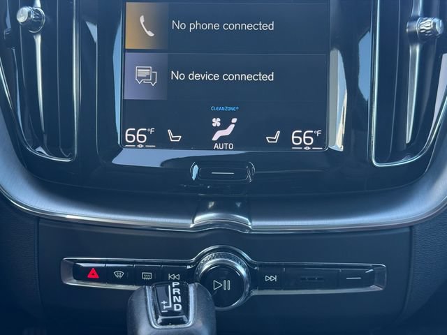 Used 2019 Volvo XC60 T6 Momentum w/ Premium Package AWD/4WD image 4