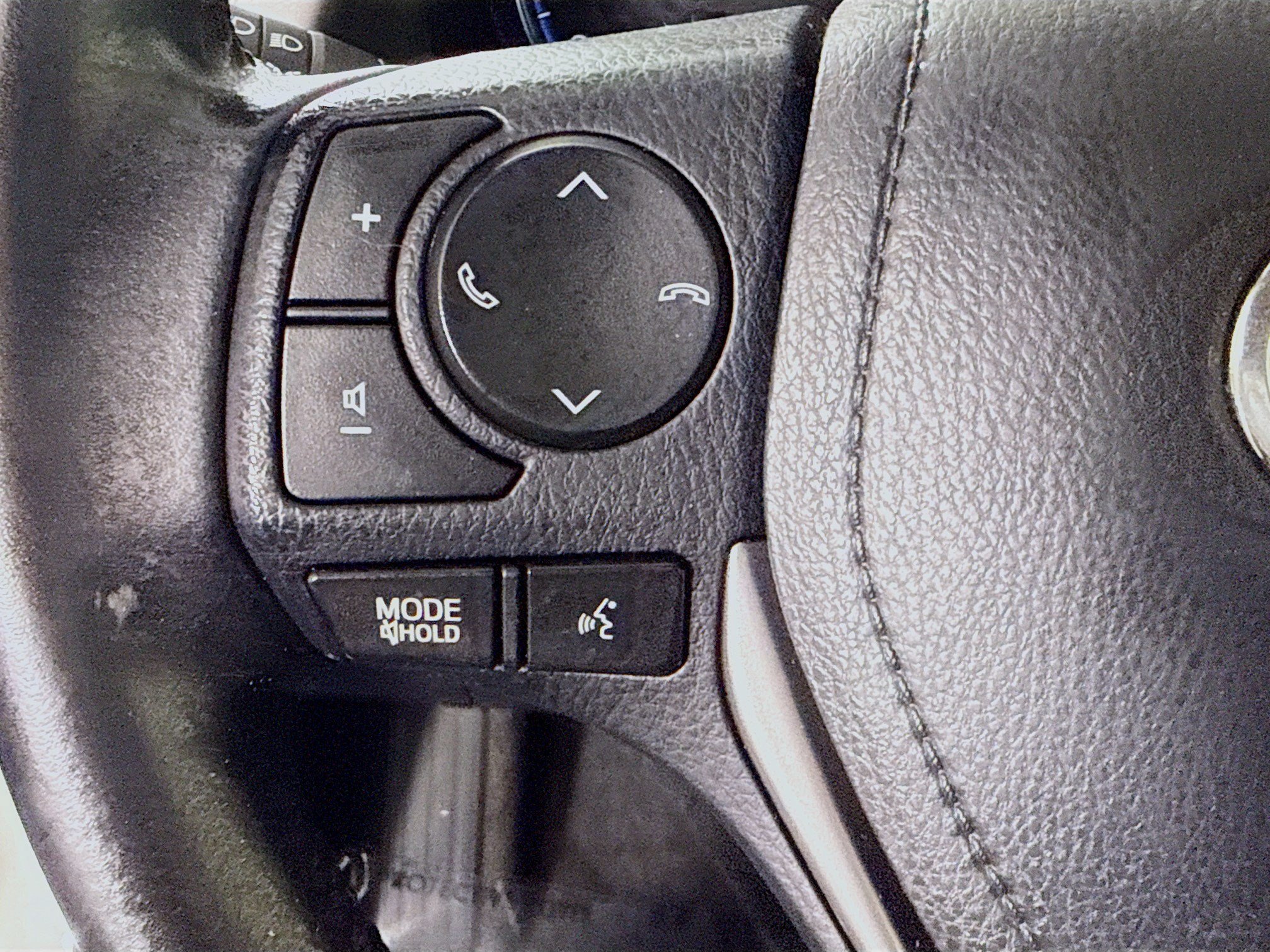 Used 2018 Toyota RAV4 Limited FWD image 14