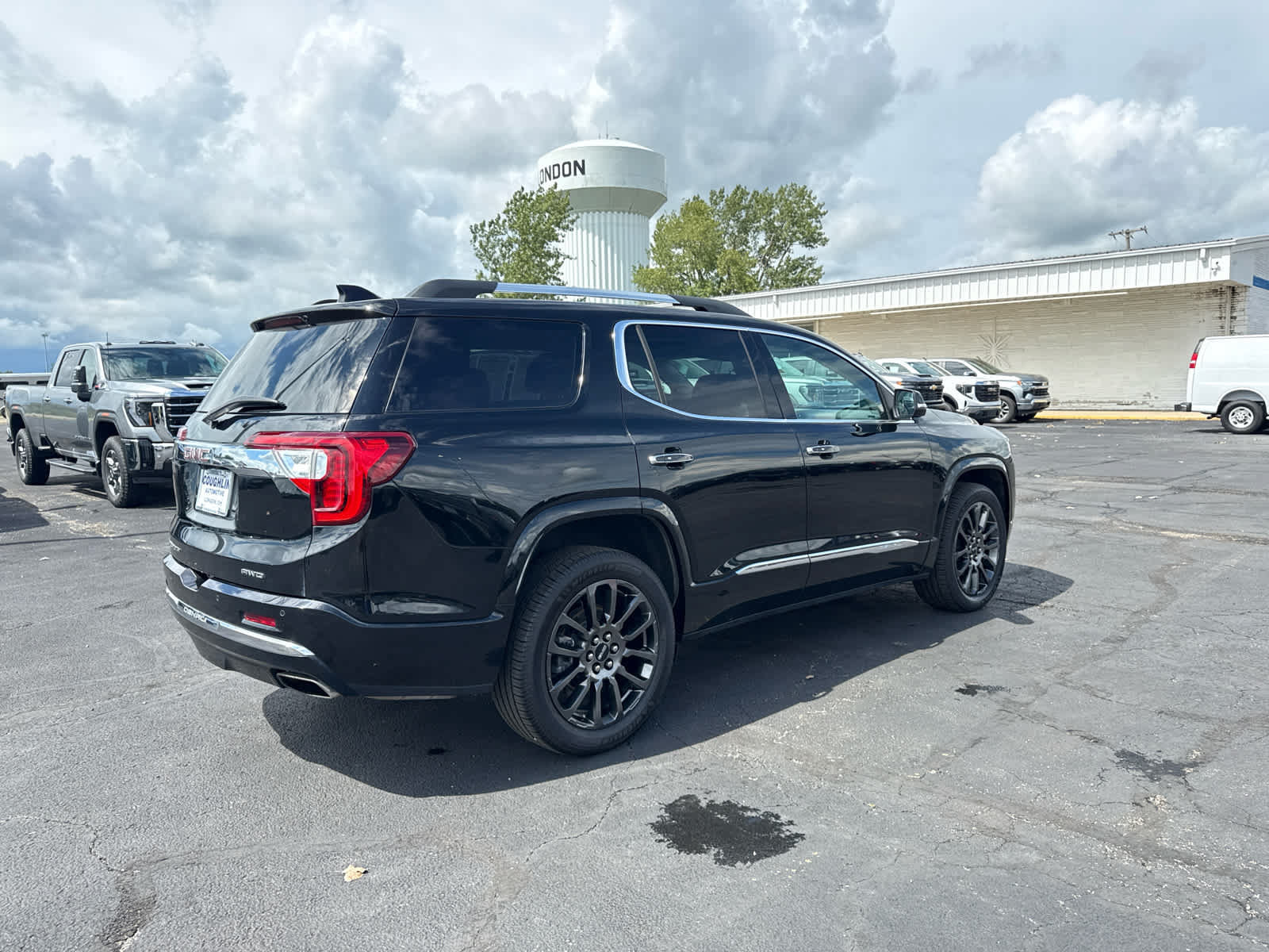 Certified 2023 GMC Acadia Denali w/ Black Diamond Edition AWD/4WD image 5