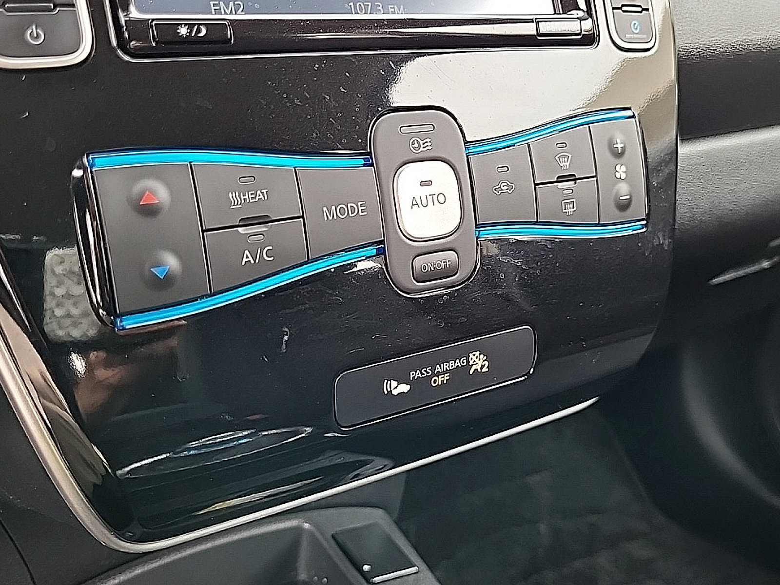 Used 2014 Nissan Leaf SV FWD image 24