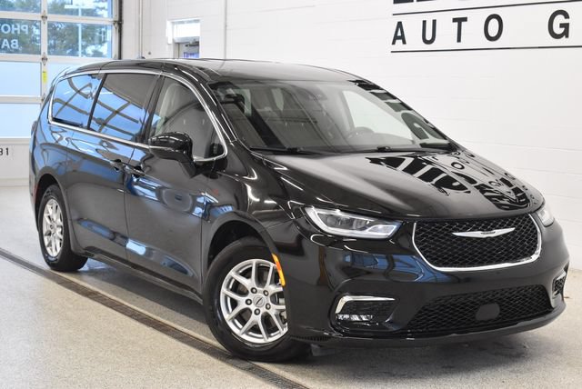 Used 2024 Chrysler Pacifica Touring-L