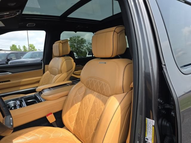 Used 2025 Jeep Grand Wagoneer L Series III w/ Rear Seat Video Group 1 AWD/4WD image 15