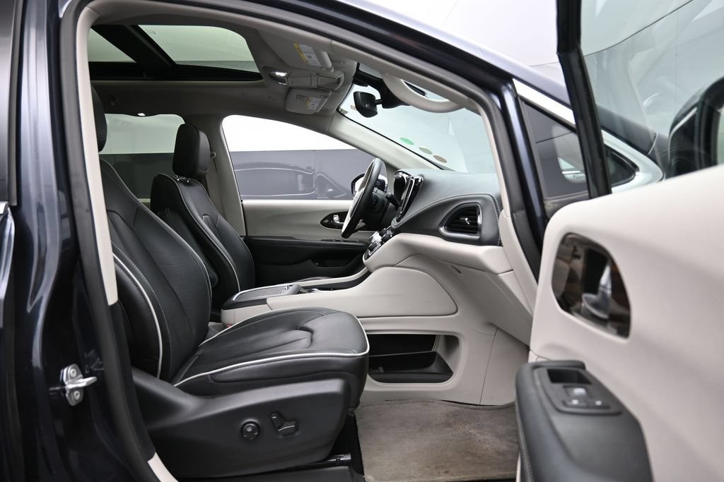 Used 2021 Chrysler Pacifica Limited w/ Premium & Safety Sphere Group FWD image 30