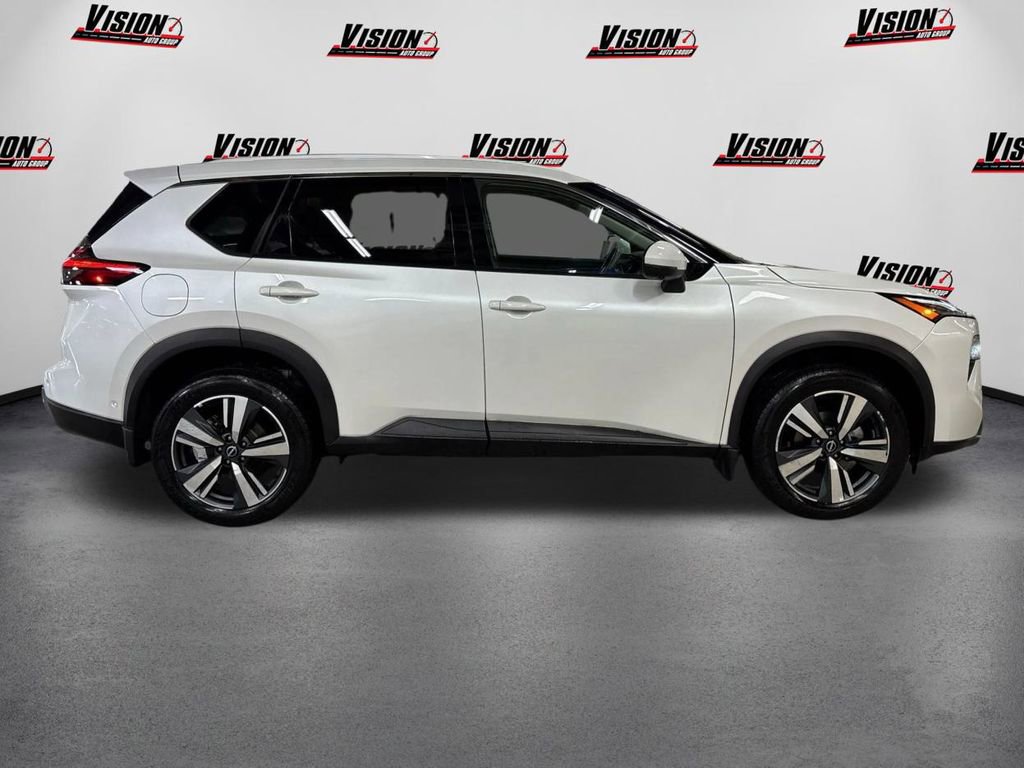 Used 2024 Nissan Rogue SL w/ SL Premium Package image 4