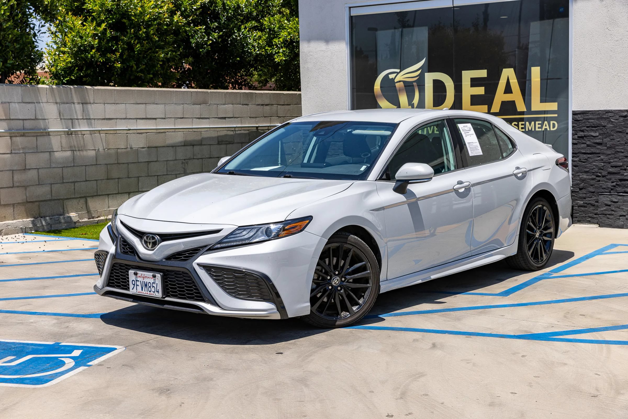 Used 2023 Toyota Camry XSE FWD image 6