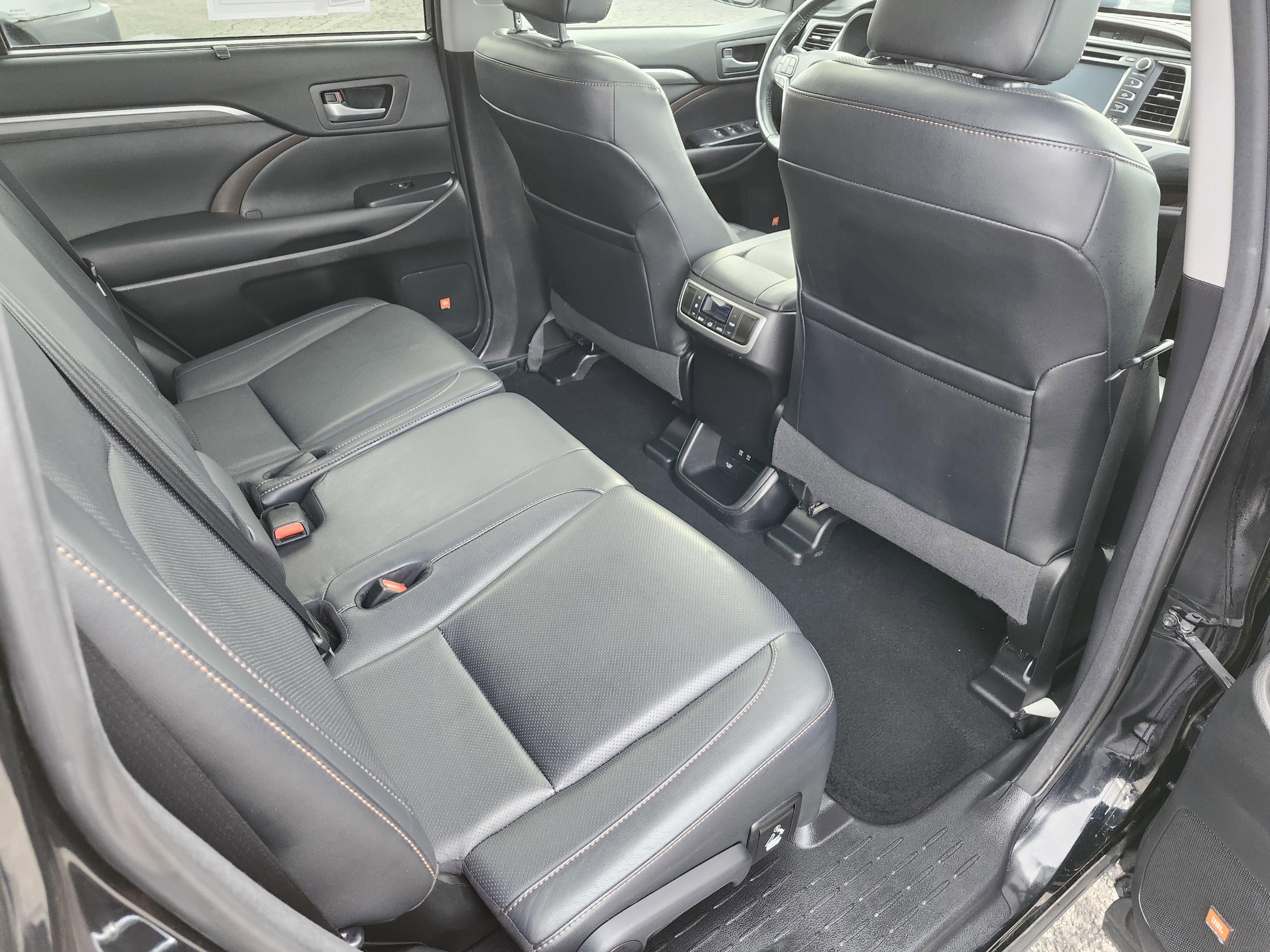 Used 2017 Toyota Highlander Limited image 22